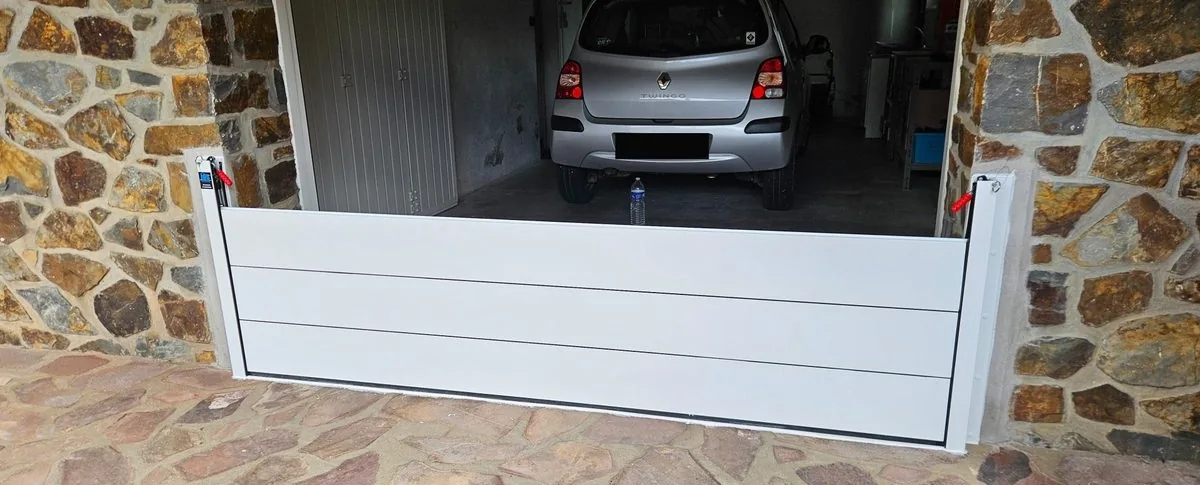 Batardeau installé porte entrée maison