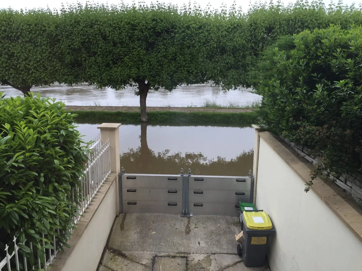 Chantier protection anti-inondation équipe IOS